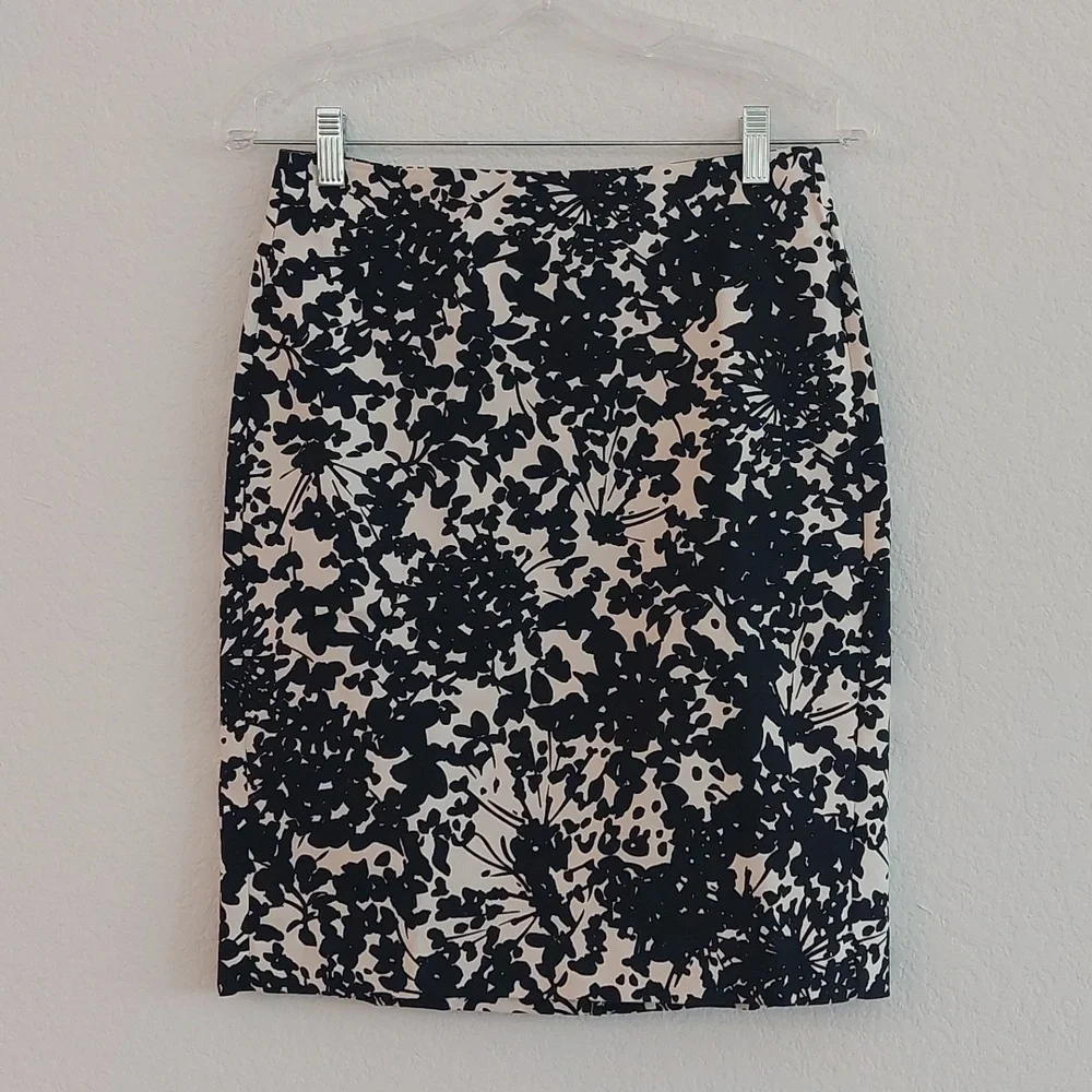 BANANA REPUBLIC Black and White Floral Pencil Skirt NWOT